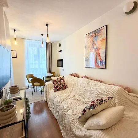 Champs-elysees Loveroom &