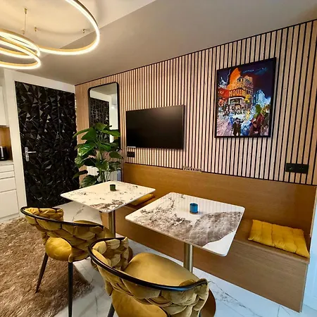 Champs-elysees Loveroom & Διαμέρισμα *