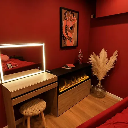 Champs-elysees Loveroom & *